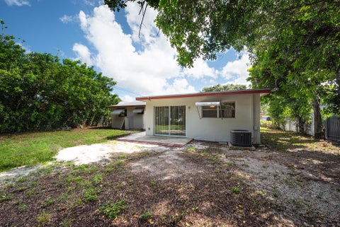Tiny photo for 6481 PIERCE Street, Hollywood, FL 33024 (MLS # B26087247)