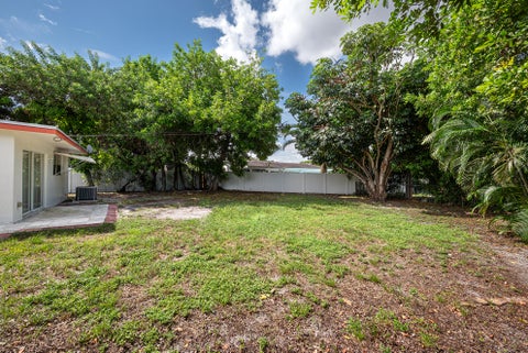 Tiny photo for 6481 PIERCE Street, Hollywood, FL 33024 (MLS # B26087247)