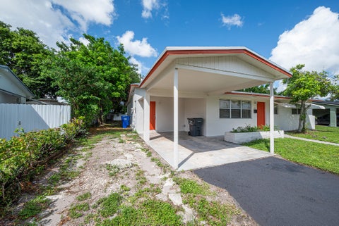 Tiny photo for 6481 PIERCE Street, Hollywood, FL 33024 (MLS # B26087247)