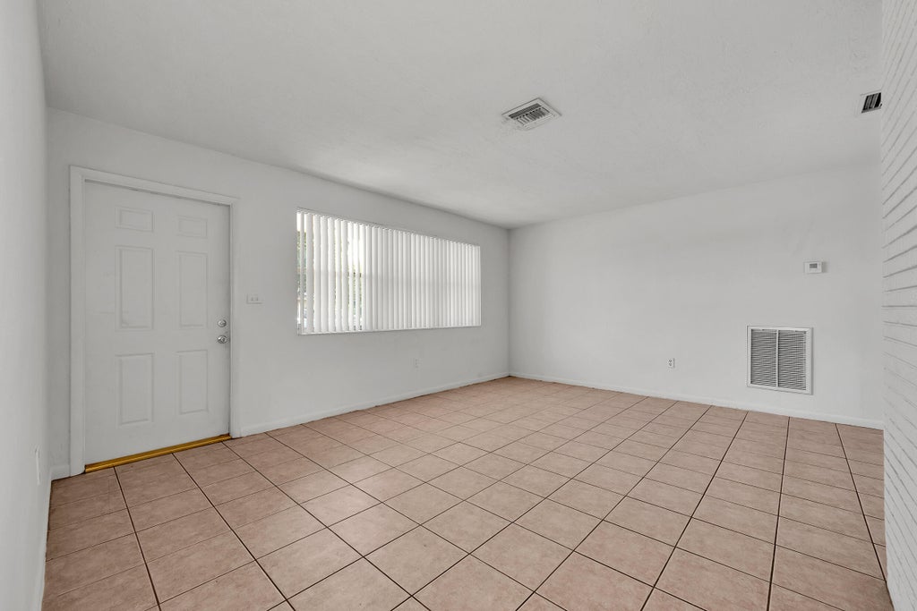 Photo of 6481 PIERCE Street, Hollywood, FL 33024 (MLS # B26087247)