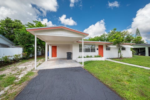 Tiny photo for 6481 PIERCE Street, Hollywood, FL 33024 (MLS # B26087247)