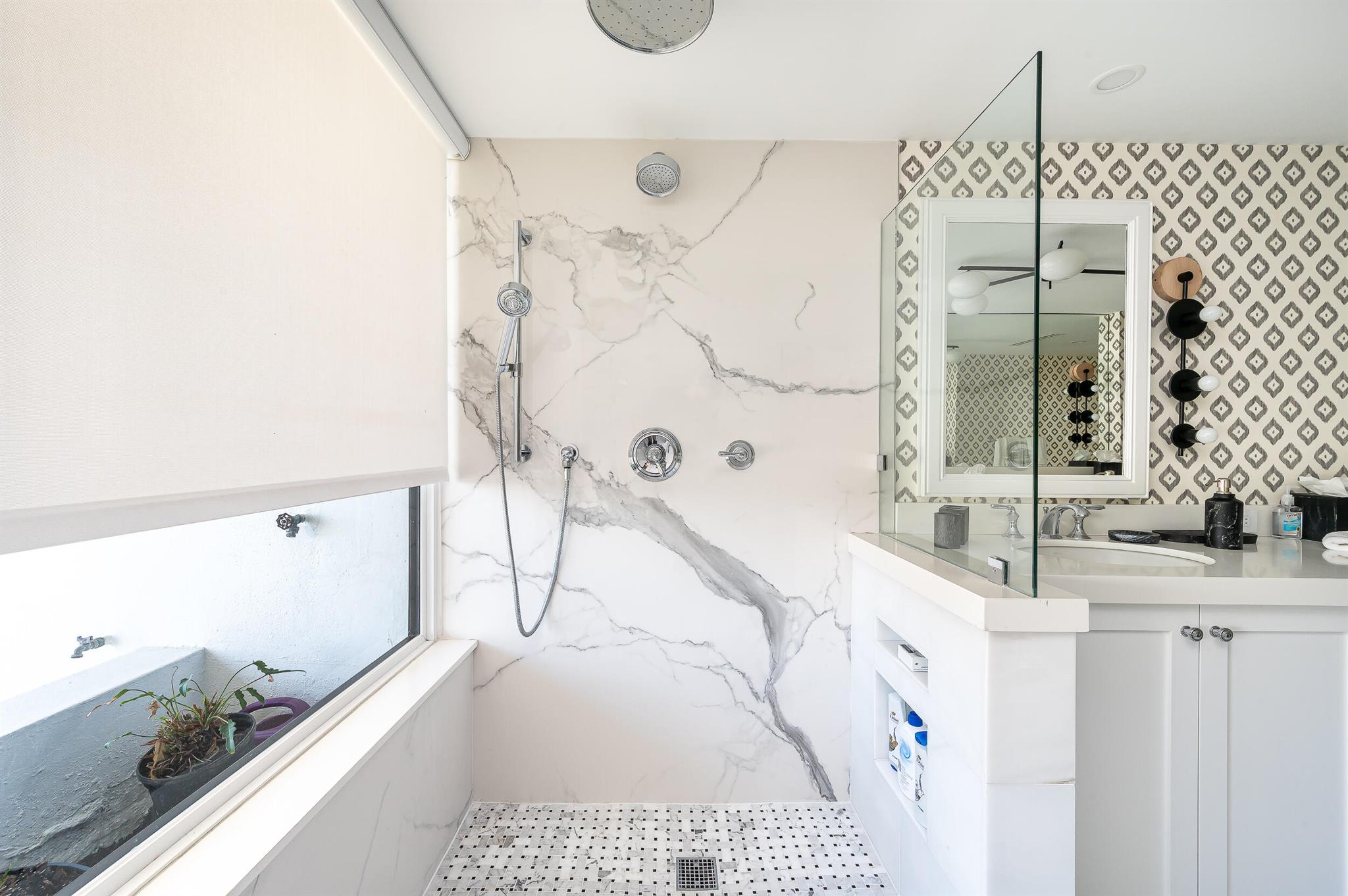 TWO THOUSAND CONDO - Residential