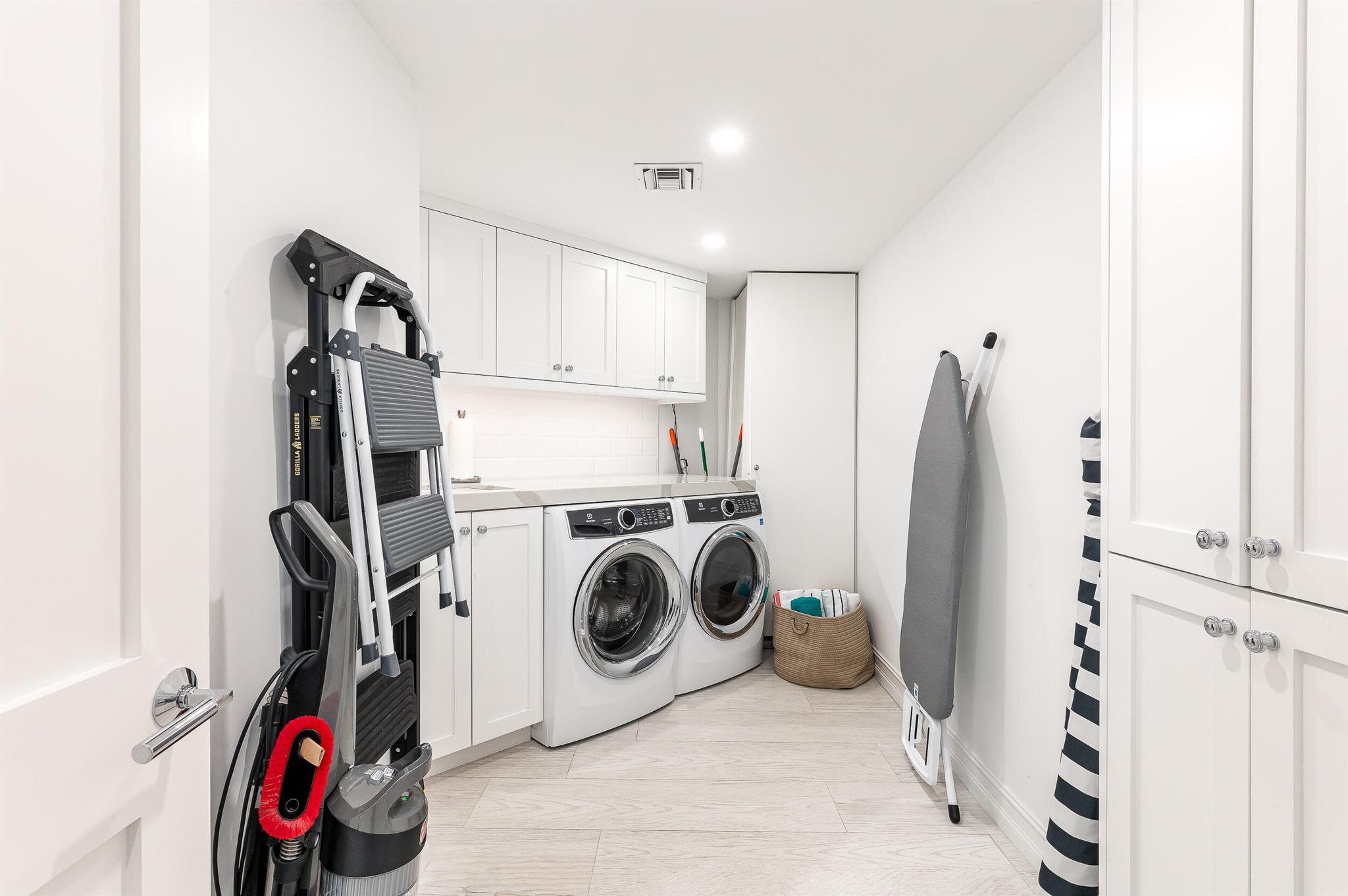 TWO THOUSAND CONDO - Residential