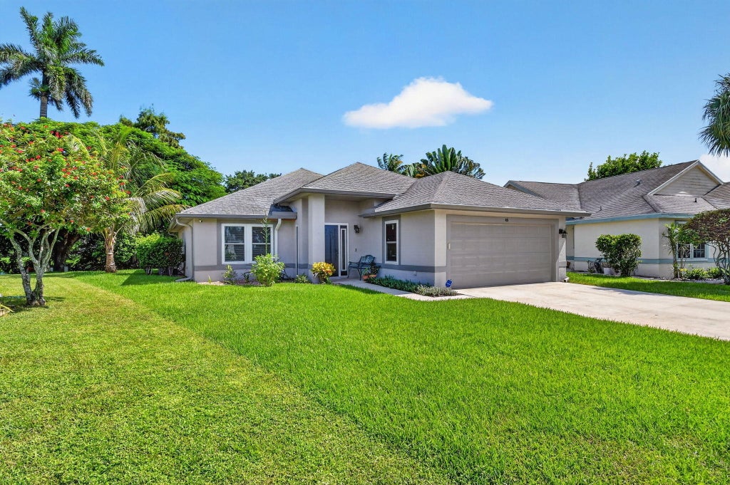 Photo of 45 Heather Cove Drive, Boynton Beach, FL 33436 (MLS # B26076224)