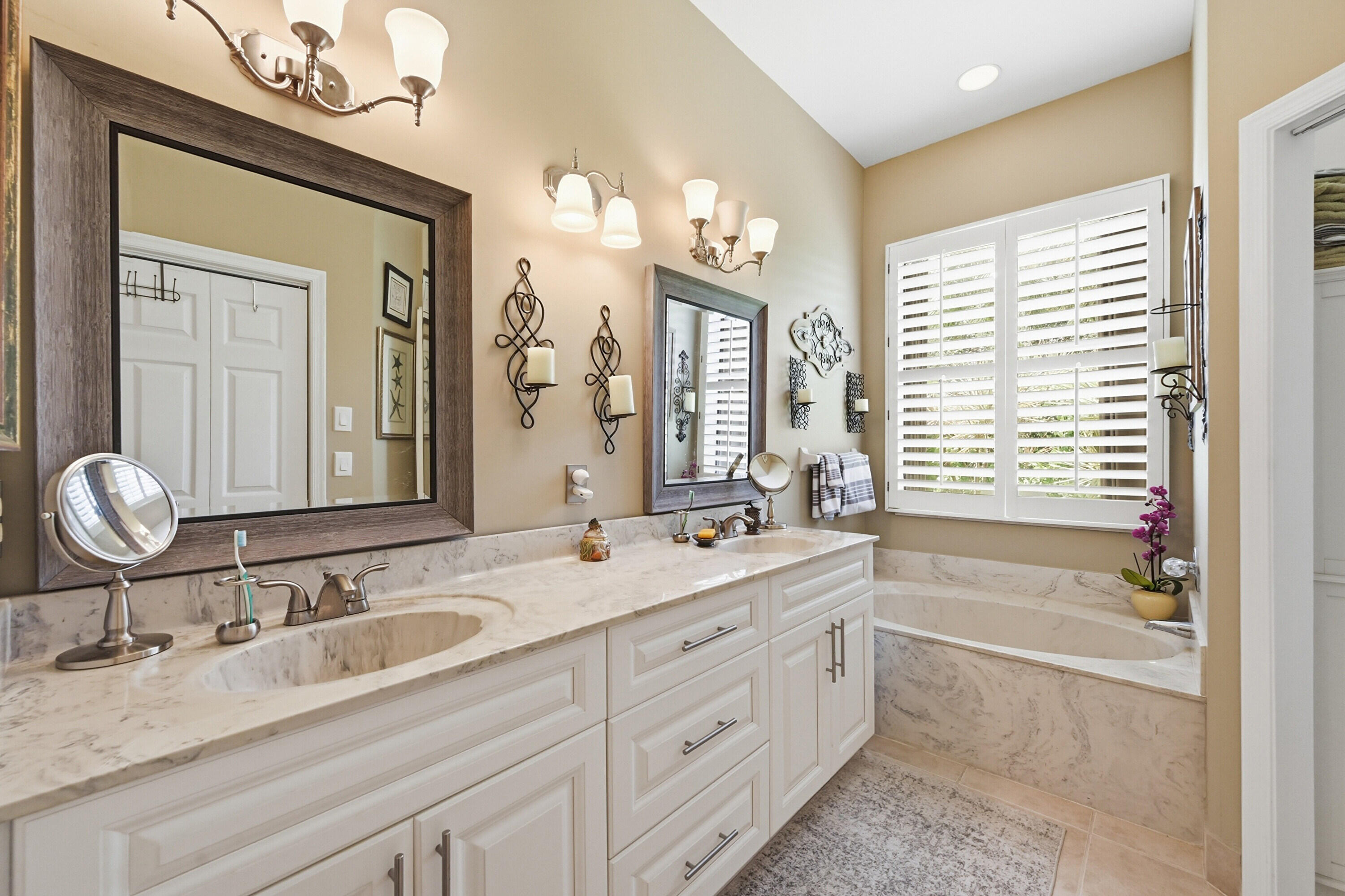 SHERWOOD FOREST - Residential