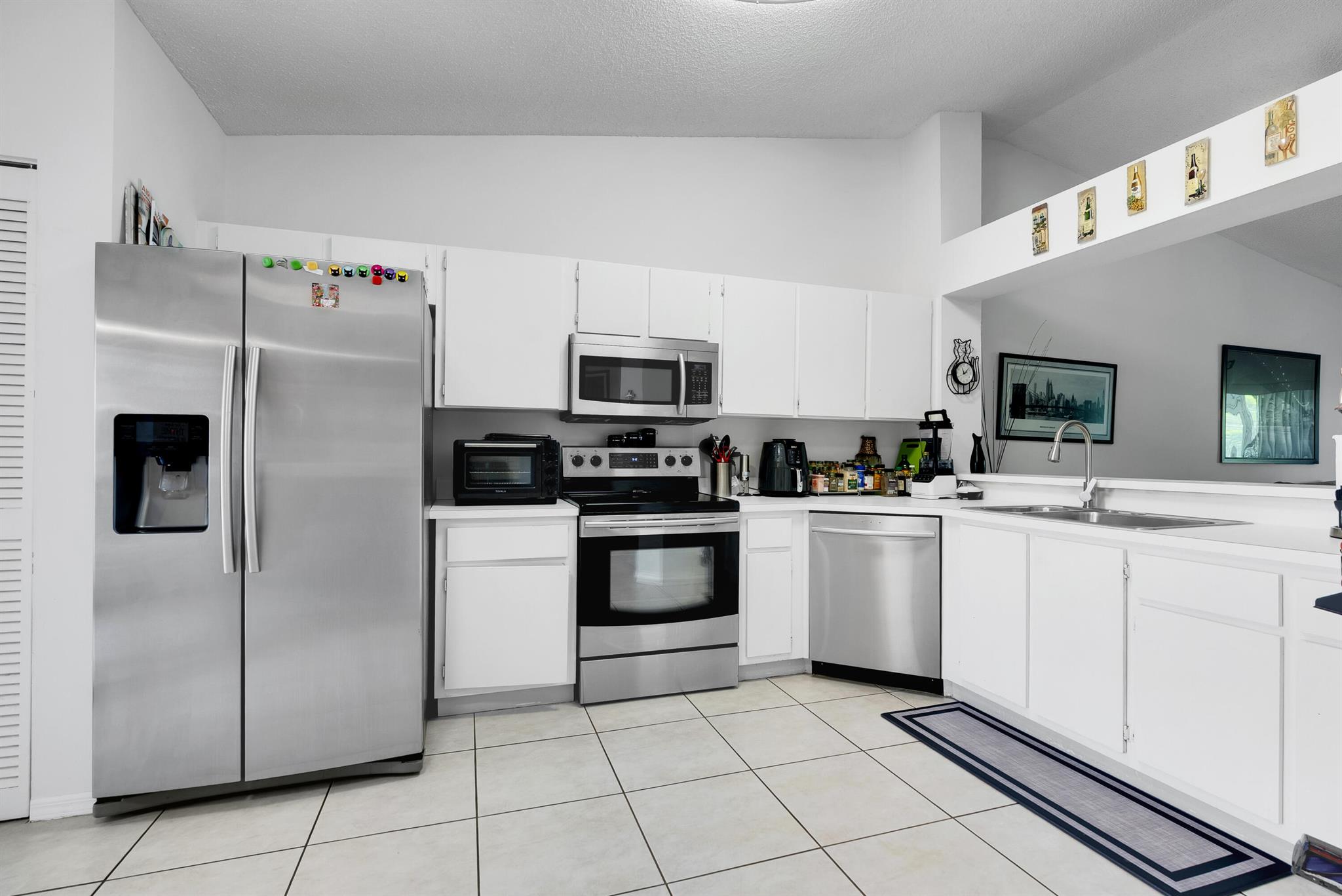Beautiful 2 bedroom 2 bathroom condo in the desirable, serene community of Kings Point. Enjoy the airy feel of volume ceilings and the peaceful ambiance from two screened in patios. This well-maintained home offers an open concept layout, ideal for both every day living and entertaining. Nestled in a quiet, active adult community, residents enjoy the amenities of the Kings Point Community: A State-of-the-Art Performing Arts Theater, A courtesy Shuttle, Indoor & Outdoor Pools, a Gym, a Clubhouse, a Pickle Ball, Tennis Courts, & Billiard Room. Clubhouse, shuffleboard, tennis courts. Conveniently located close to shopping, dining, medical facilities and major roadways. This condo combines comfort, convenience and community.