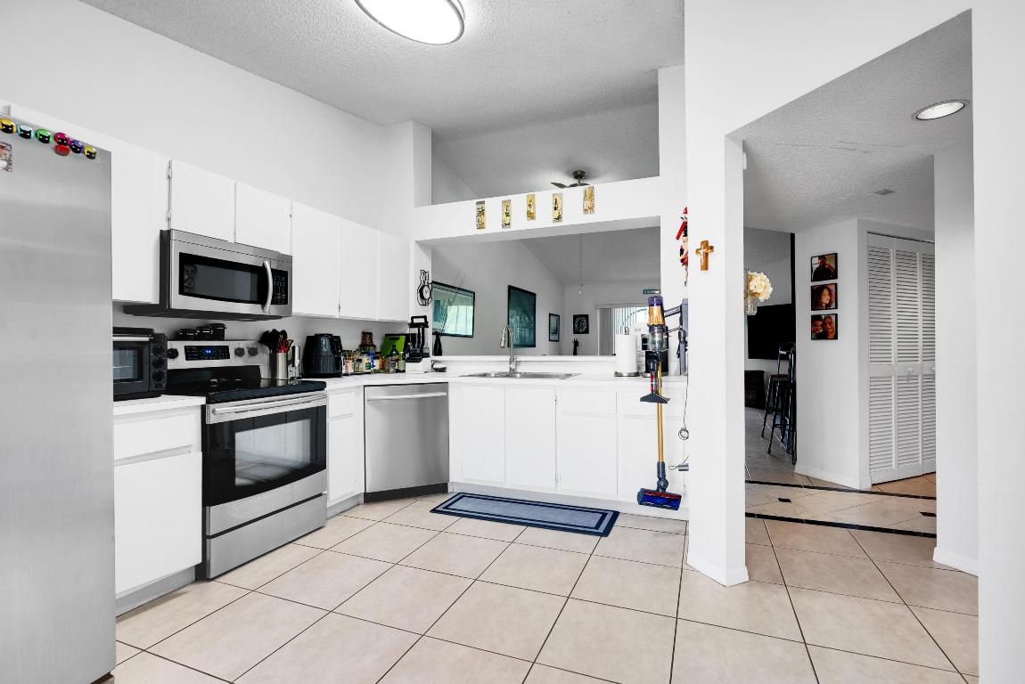 TRENT CONDOMINIUM - Residential