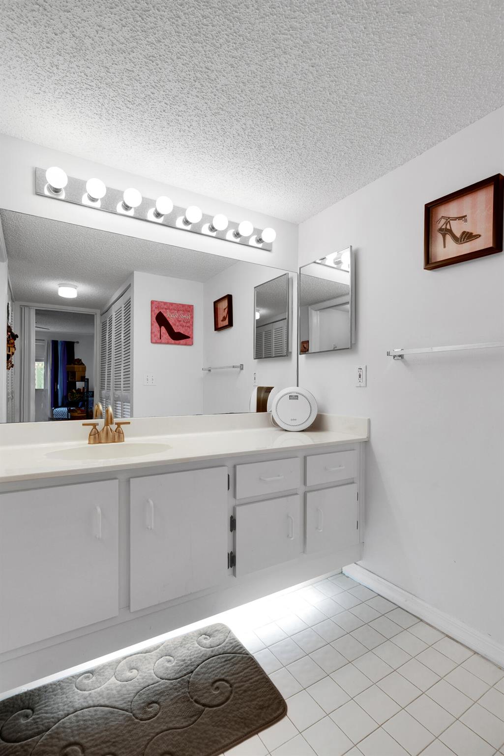 TRENT CONDOMINIUM - Residential