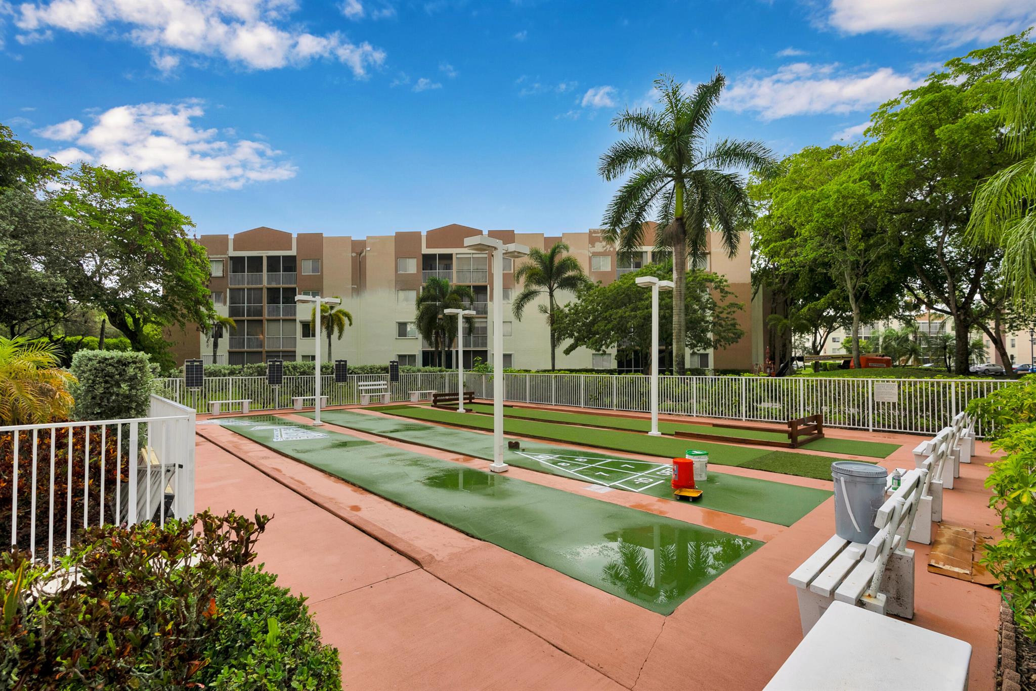 TRENT CONDOMINIUM - Residential