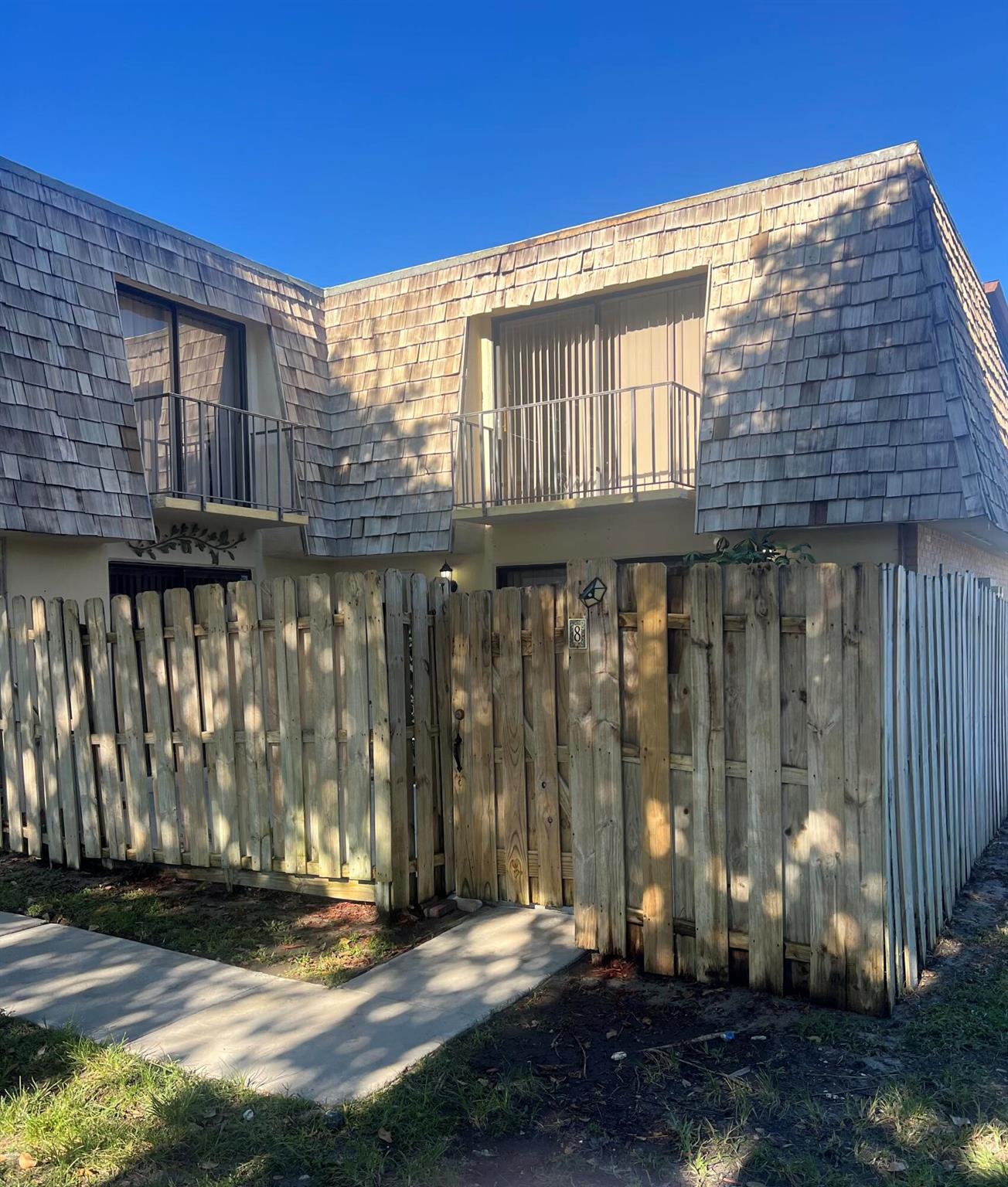 View photos, virtual tours, details... 8 Lake Arbor Drive