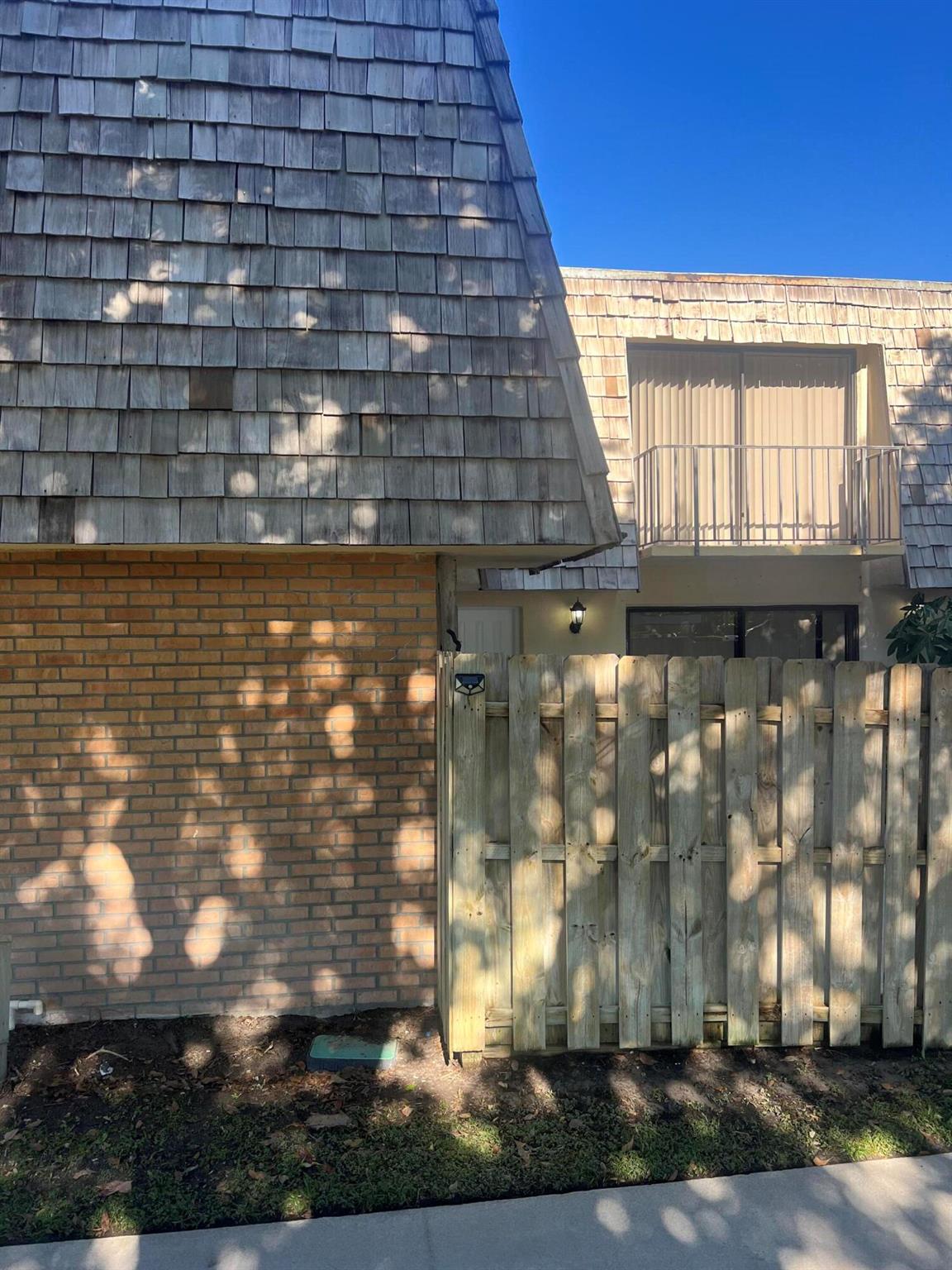 View photos, virtual tours, details... 8 Lake Arbor Drive