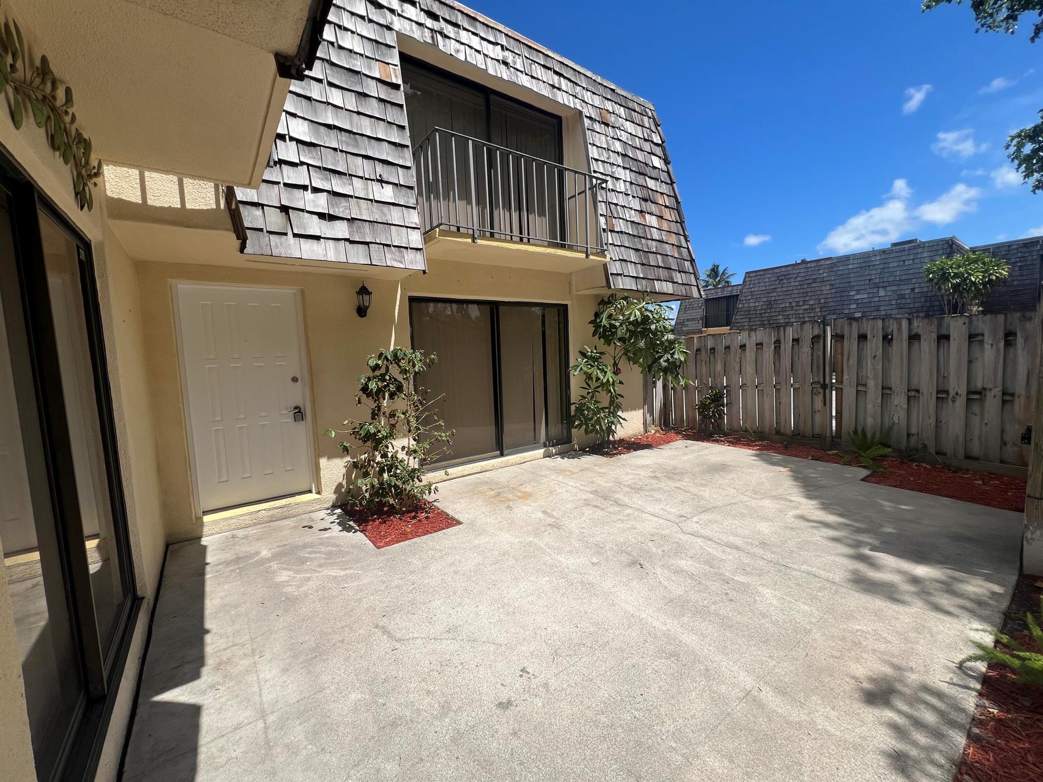 View photos, virtual tours, details... 8 Lake Arbor Drive