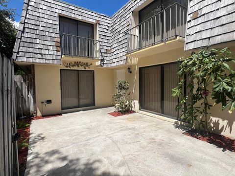 8 Lake Arbor Drive Palm Springs FL 33461