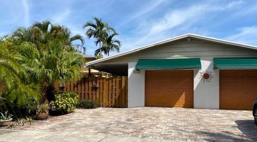 NO PETS! ADORABLE PRIVATE COTTAGE IN FABULOUS VICTORIA PARK LOCATION. 2/2 WITH DEN. NEW CARPET, CABINETS & GRANITE COUNTERS. HUGE FENCED YARD FOR THE GARDEN LOVER. WASHER, DRYER AND LOTS
OF STORAGE. QUIET STREET CLOSE TO LAS OLAS, DOWNTOWN AND BEACHES. ANNUAL UNFURNISHED ONLY.
NO PETS. NO SMOKERS. $100 BACKGROUND SCREEN/APPLICATION SHOULD ACCOMPANY OFFER--SEE
ATTACHMENTS. GARAGE NOT INCLUDED. 2 SMALL PARKING SPOTS IN FRONT GO WITH UNIT. NO GARAGE. NO PETS.
