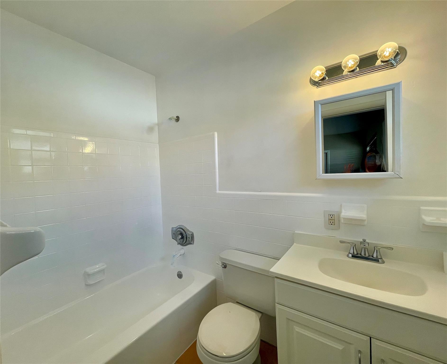 CRESSID COMMONS CONDO BLD - Residential Lease