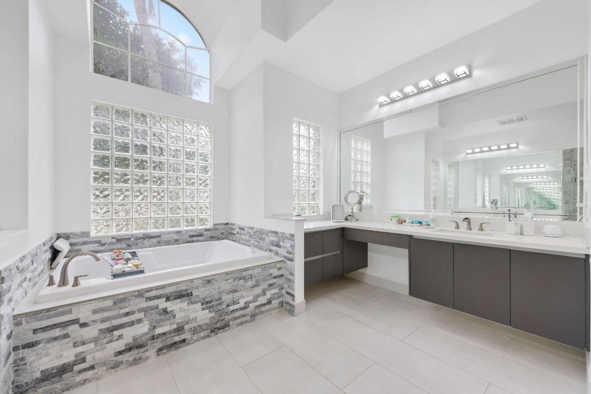 SATURNIA - Residential