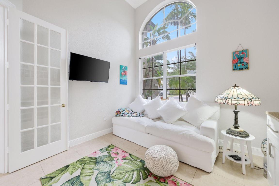 SATURNIA - Residential