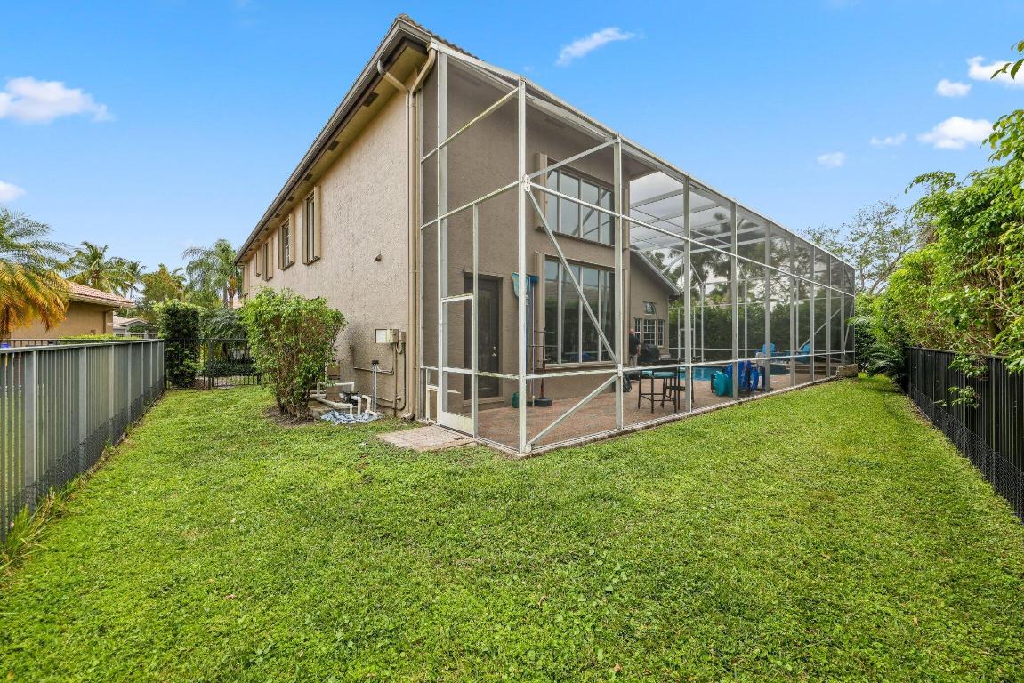 SATURNIA - Residential