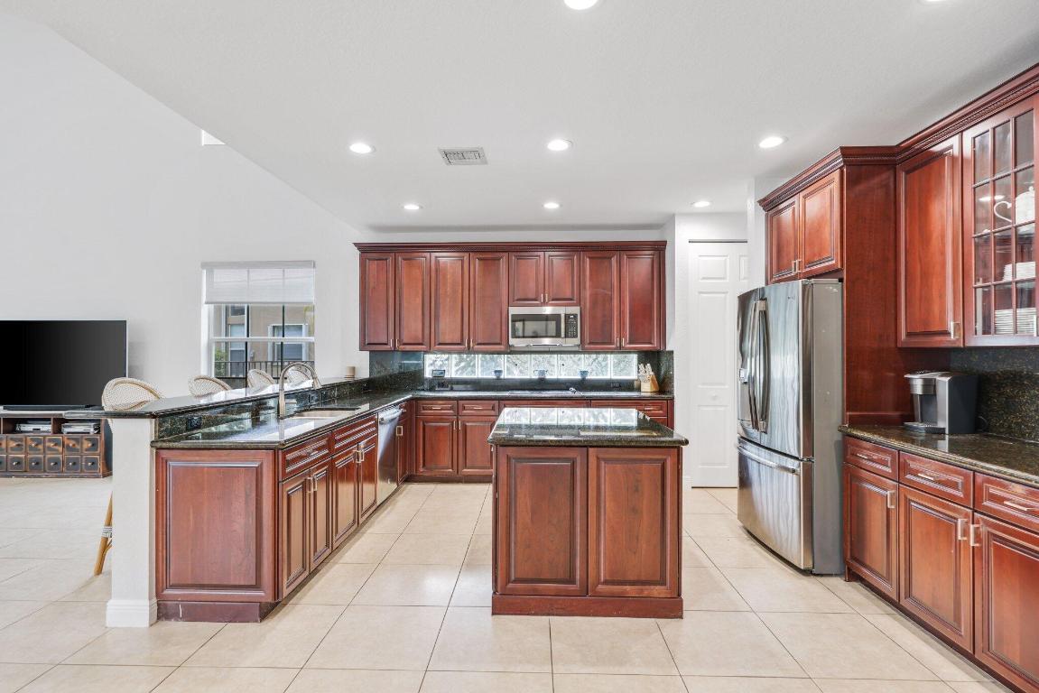 SATURNIA - Residential