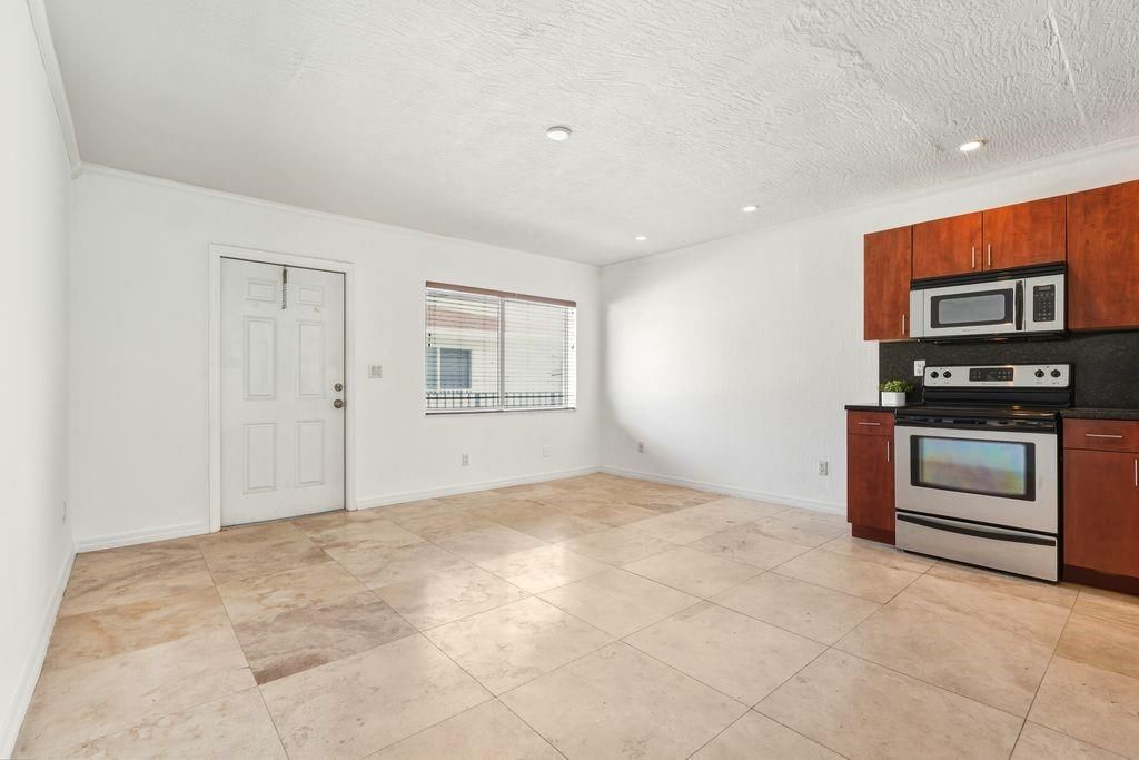 Photo of 1856 NE 46th St #F7, Fort Lauderdale, FL 33308 (MLS # F10538432)