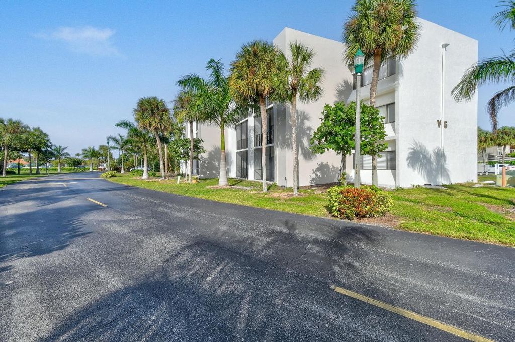 Photo of 1605 S Us Highway 1 #301-V6, Jupiter, FL 33477 (MLS # R11154417)