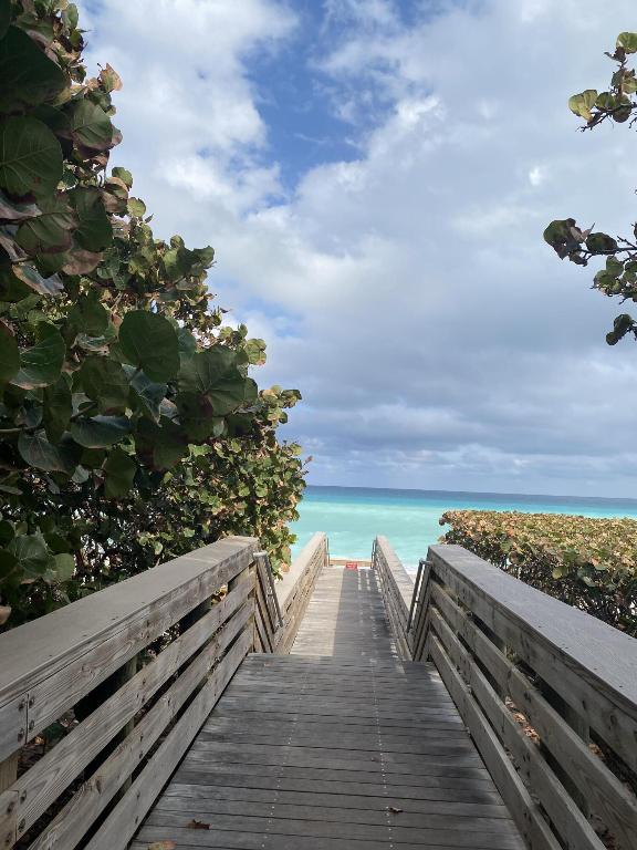 JUPITER OCEAN AND RACQUET CLUB - Residential Lease