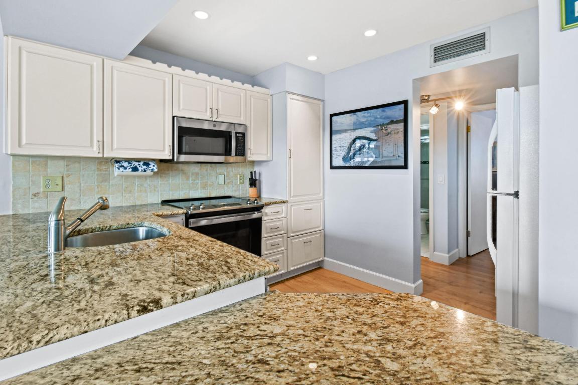 JUPITER OCEAN AND RACQUET CLUB - Residential Lease