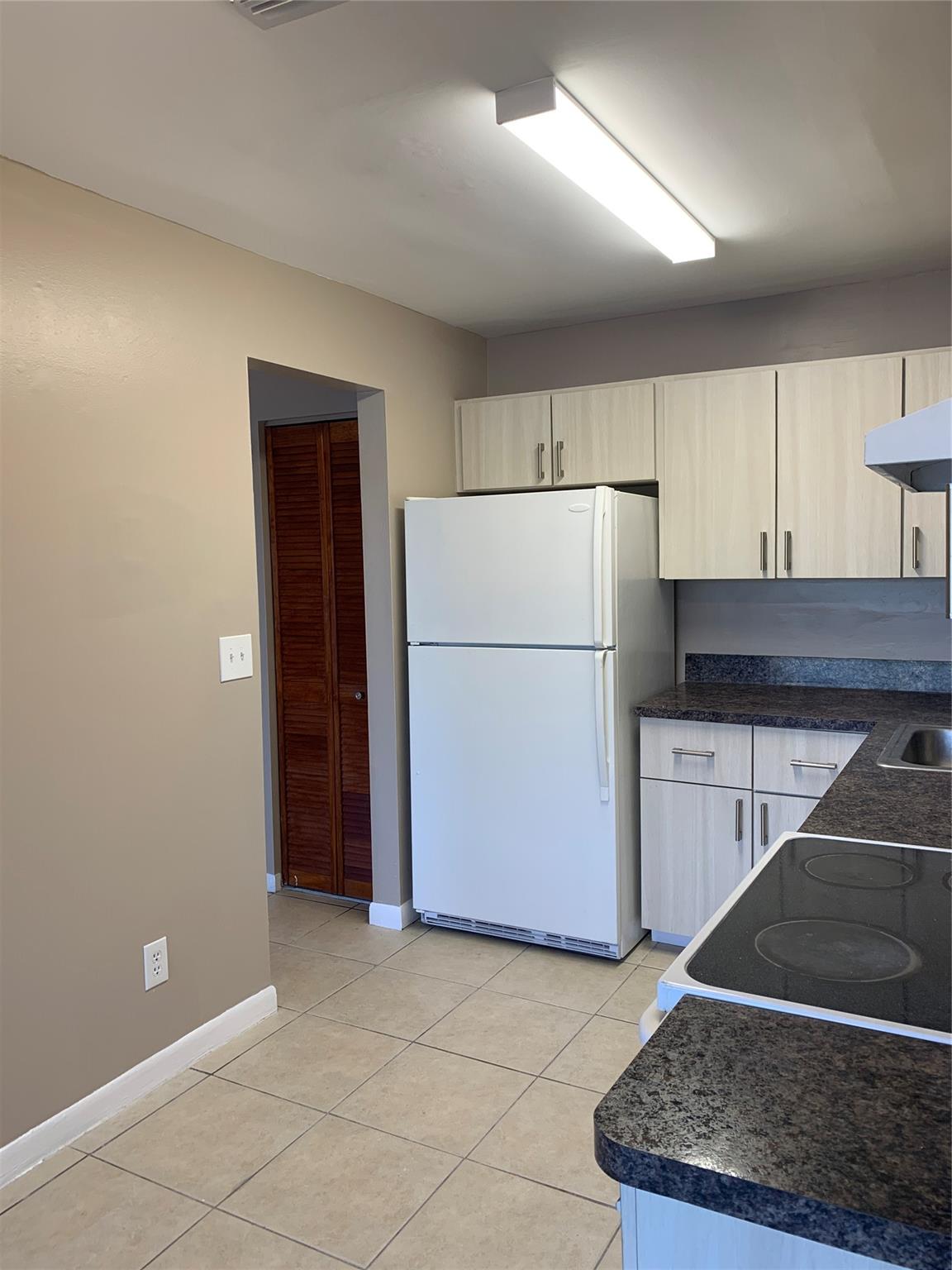 PEMBROKE POINTE - Residential Lease