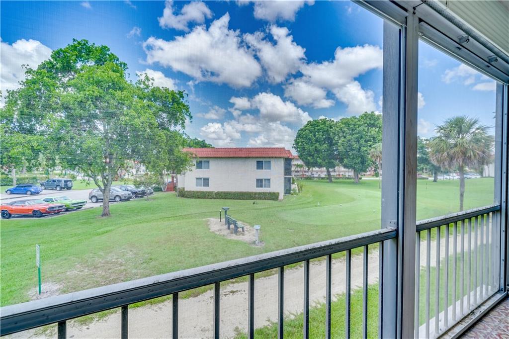 HOLLYBROOK GOLF & TENNIS - Residential