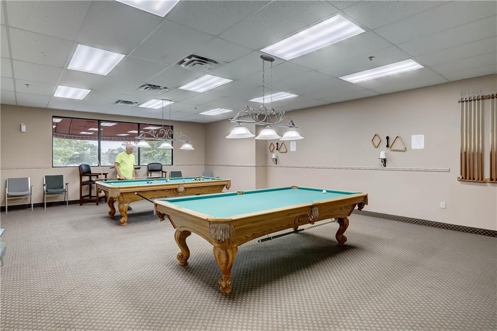 HOLLYBROOK GOLF & TENNIS - Residential