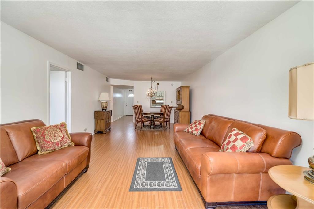 HOLLYBROOK GOLF & TENNIS - Residential