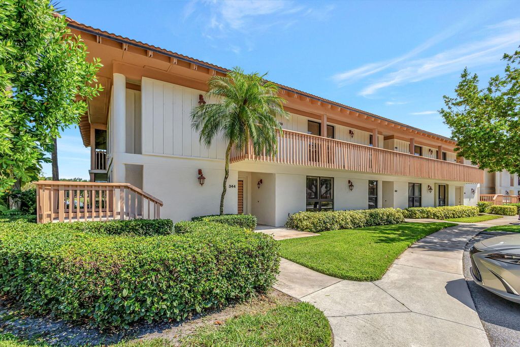 Photo of 348 Brackenwood Circle, Palm Beach Gardens, FL 33418 (MLS # R11166265)