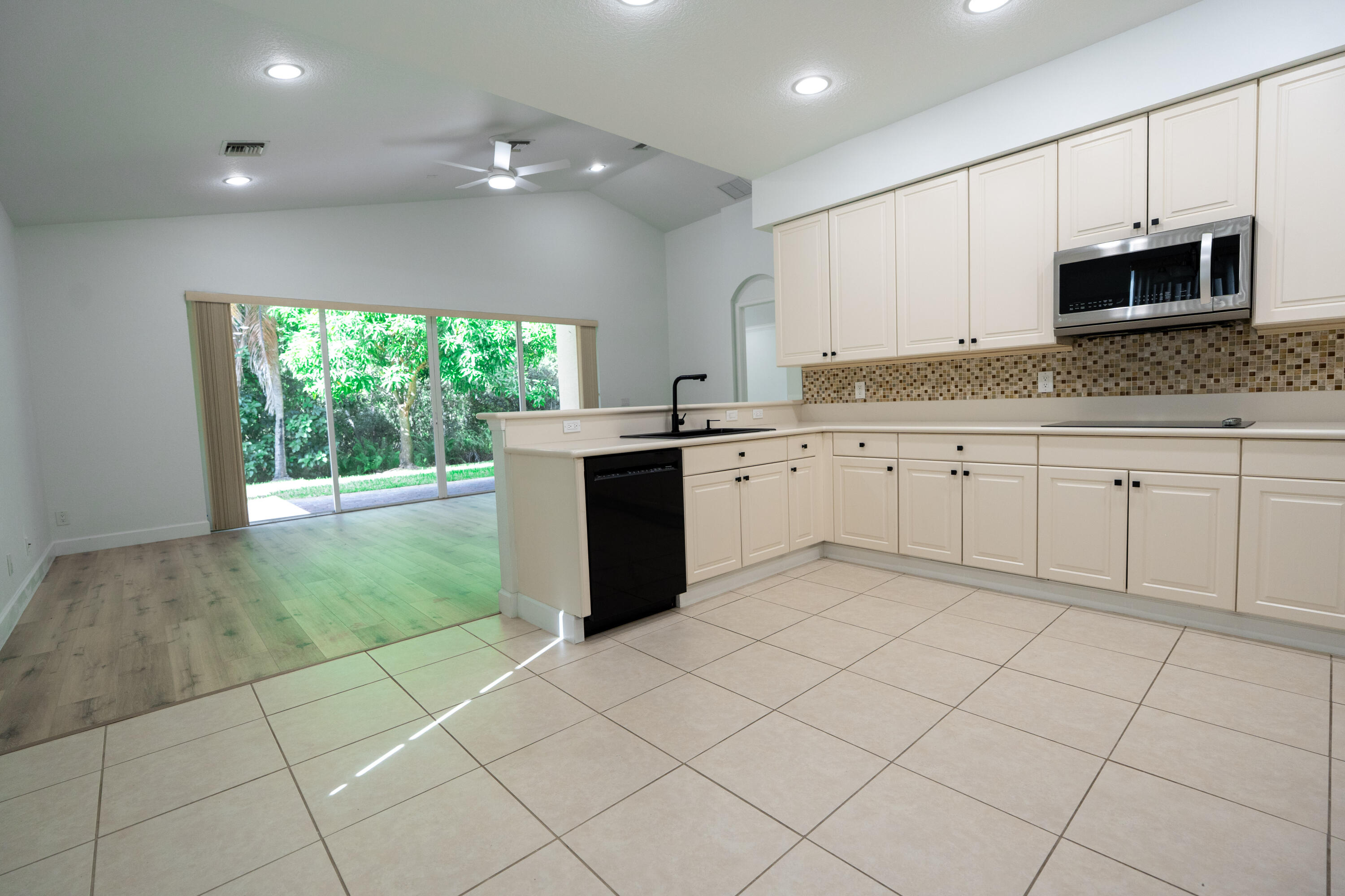 SECOND REPLAT OF PORTOFINO ISLES - Residential