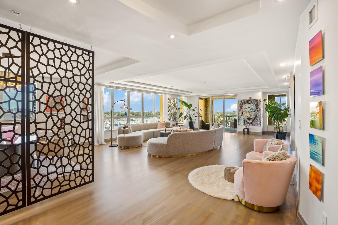 209 N Birch Road 1002