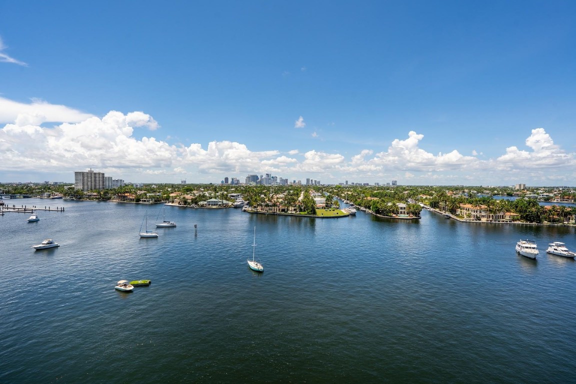 209 N Birch Road 1002