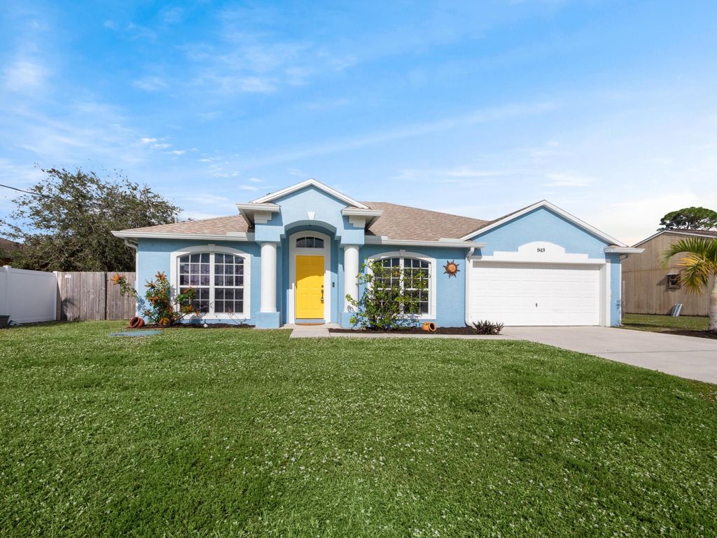 Photo of 949 SE Bywood Avenue, Port Saint Lucie, FL 34983 (MLS # B26013153)
