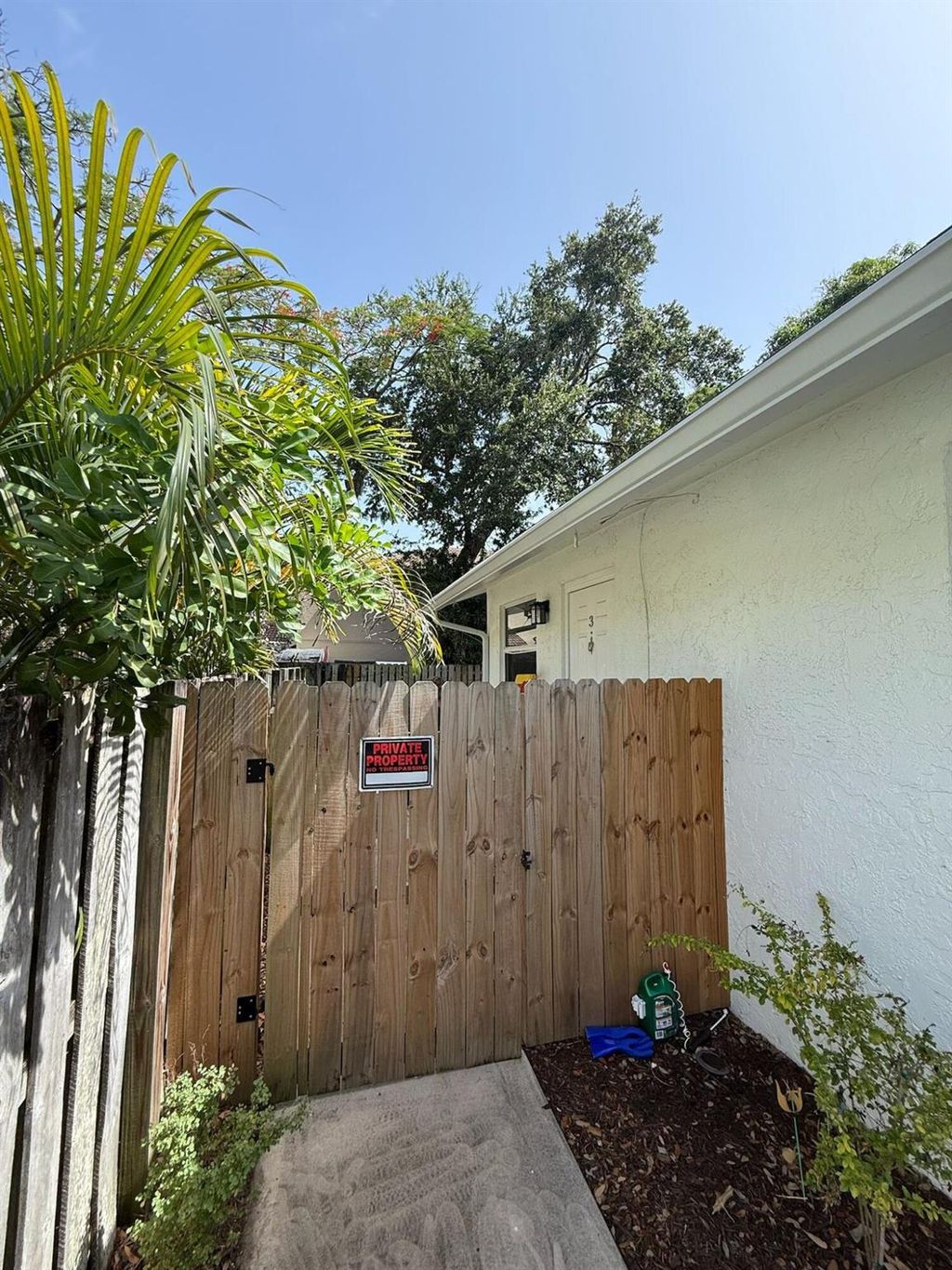 Photo of 880 SE 12th Street #3, Fort Lauderdale, FL 33316 (MLS # R11112290)