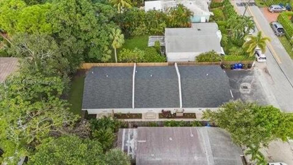 Photo of 880 SE 12th Street #3, Fort Lauderdale, FL 33316 (MLS # R11112290)