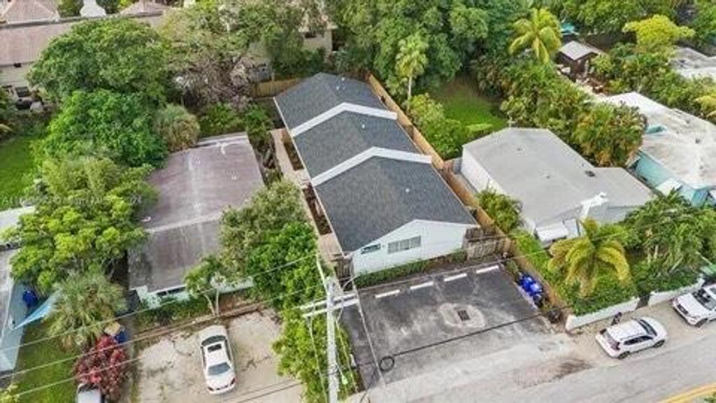 Photo of 880 SE 12th Street #3, Fort Lauderdale, FL 33316 (MLS # R11112290)