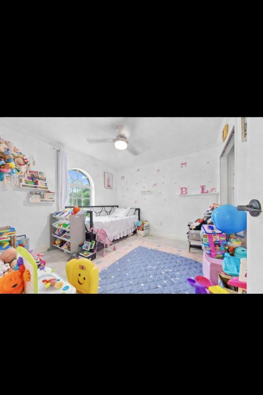 10-43-40~ W 209.7 FT OF E   2182 FT OF N 237.9 FT - Residential