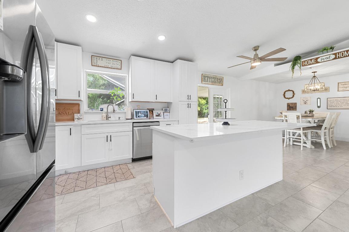 10-43-40~ W 209.7 FT OF E   2182 FT OF N 237.9 FT - Residential