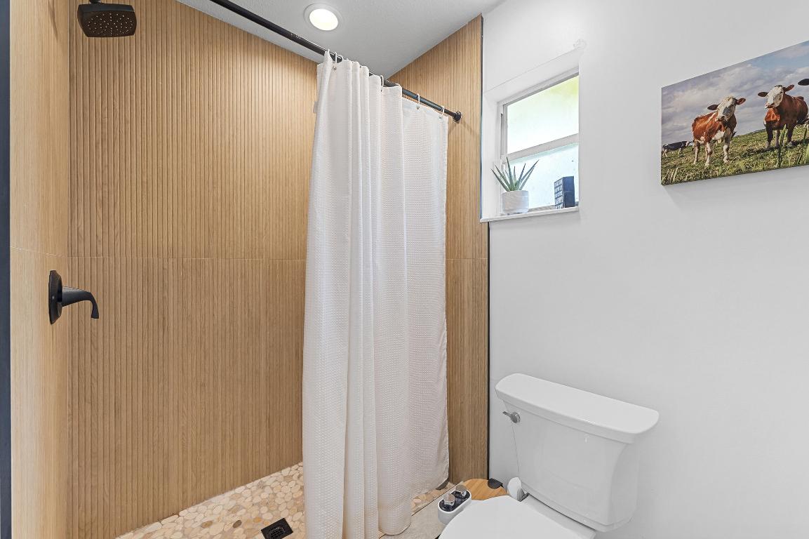 10-43-40~ W 209.7 FT OF E   2182 FT OF N 237.9 FT - Residential