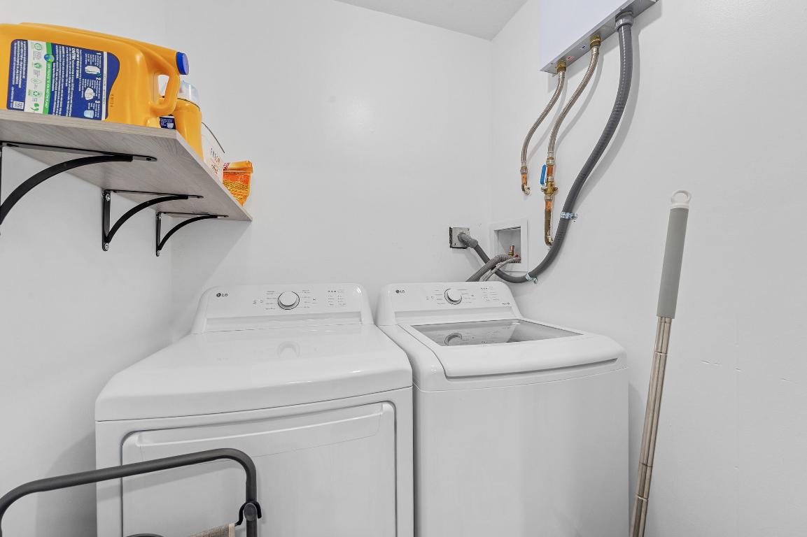 10-43-40~ W 209.7 FT OF E   2182 FT OF N 237.9 FT - Residential