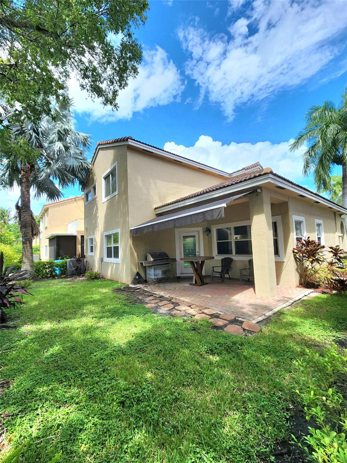 Beautifully REMODELED home, located off Lakeview Drive, In the desirable gated community of "Vizcaya" surrounded by luxury communities! 3 bedrooms and 2.5 bathrooms. Newly updated kitchen features a waterfall island and stainless steel appliances. Porcelain floors throughout the first floor. Decorator touches throughout, including custom crown molding & baseboards. The master offers the perfect walk in closet with custom built- ins. Updated bathrooms, tiled floors upstairs, paved patio, 2 car garage & more! Plenty of room to entertain indoors and outdoors. This home is a must see! Amenities: Gated community, clubhouse, pool, hot tub, GYM, tennis courts. EXCELLENT LOCATION!GREAT SCHOOLS! Close to highway, shopping, restaurants & parks. HOA includes lawn landscaping, cable, alarm monitoring