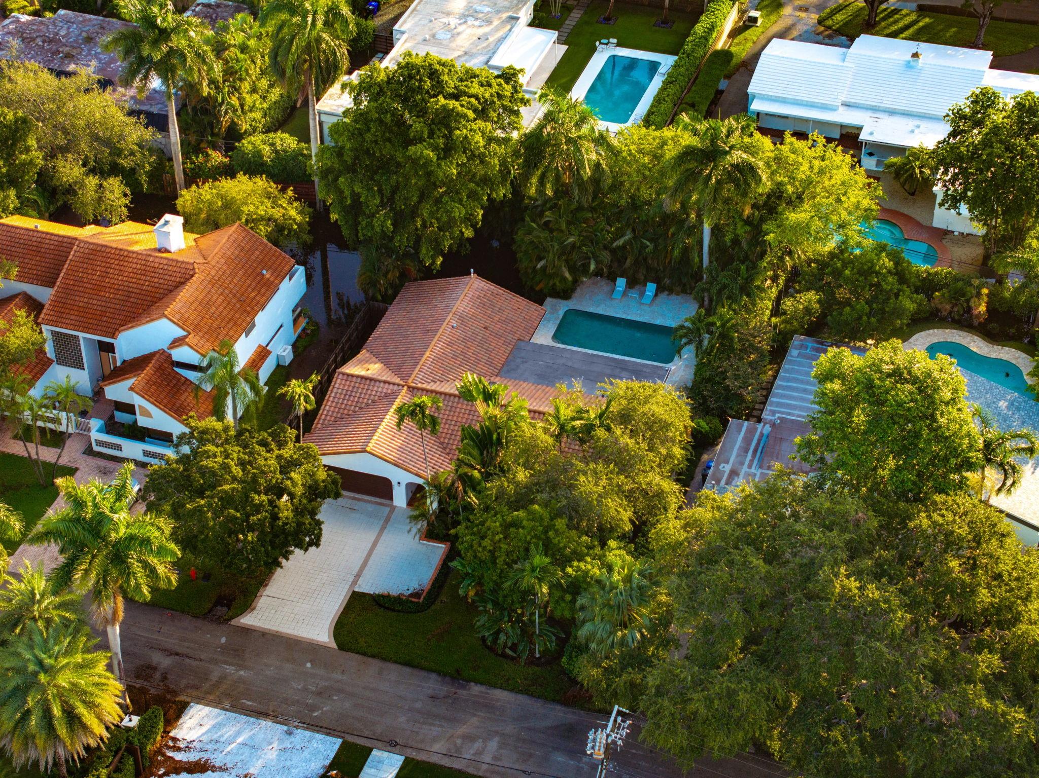 BARCELONA ISLE - Residential Lease