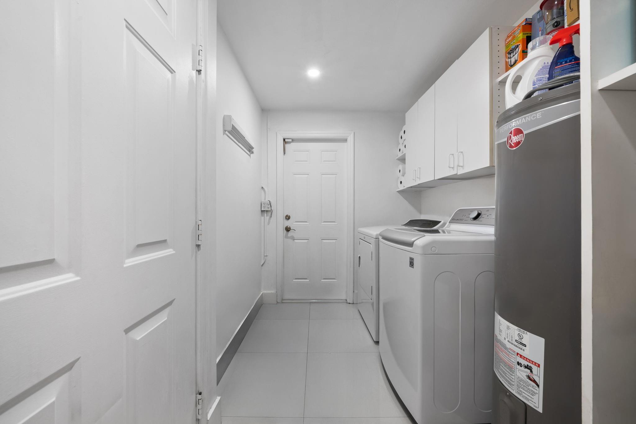 BARCELONA ISLE - Residential Lease