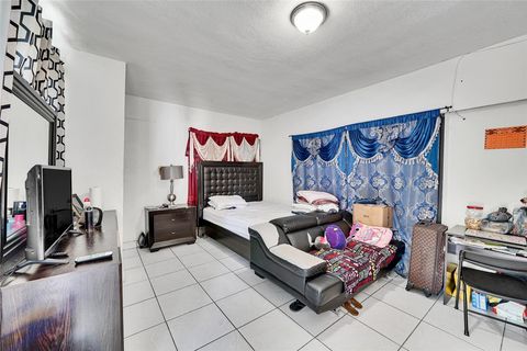 A home in Lauderdale Lakes