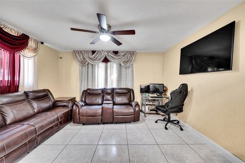 A home in Lauderdale Lakes