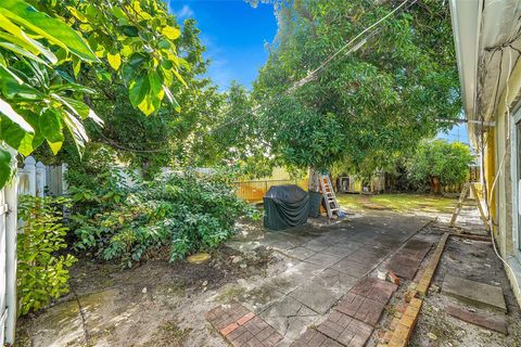 A home in Lauderdale Lakes