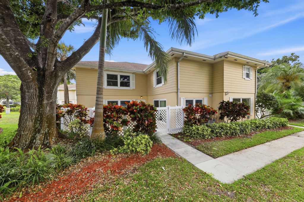 Photo of 4802 Roxbury Court, Boynton Beach, FL 33436 (MLS # B26015856)